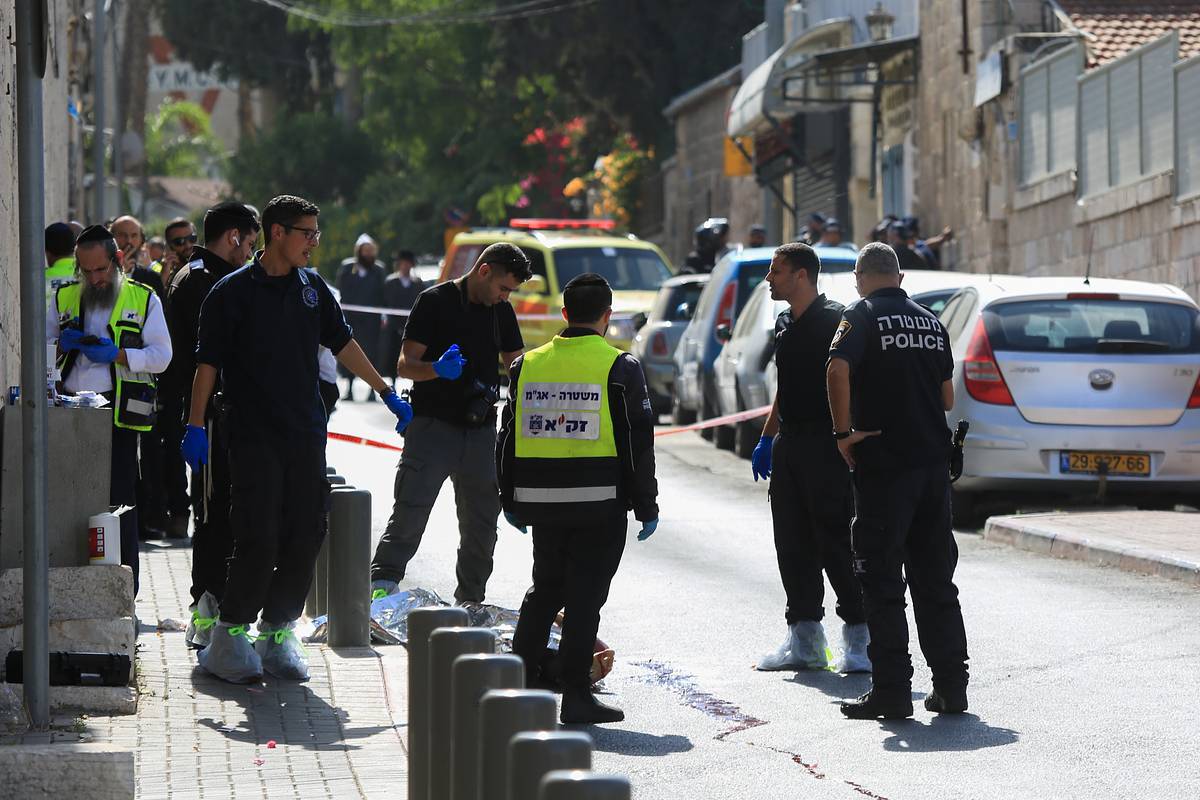 Полицейского ранили ножом в Иерусалиме