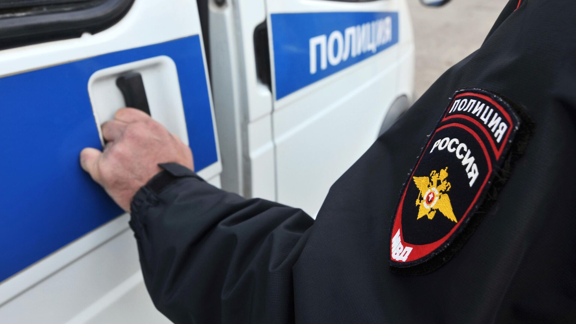 Злоумышленники похитили ценности на 8,1 млн рублей из коттеджа под Петербургом