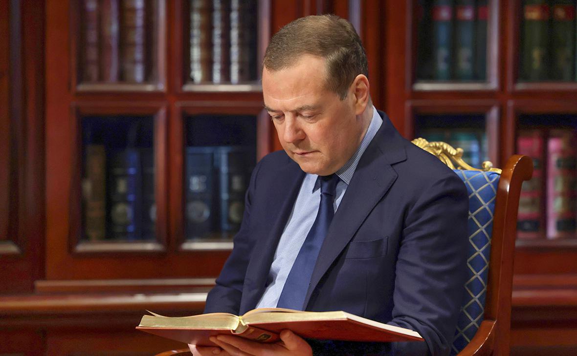 Медведев пообещал победу над теми, что подменяет историю злобной ложью