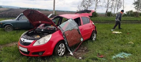 Пострадали дети: в Самарской области женщина на Opel улетела в кювет