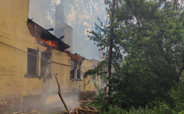 В Пятигорске загорелся расселенный барак